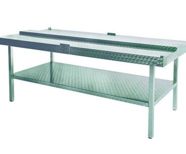 TWO-SIDED CUTTING TABLE